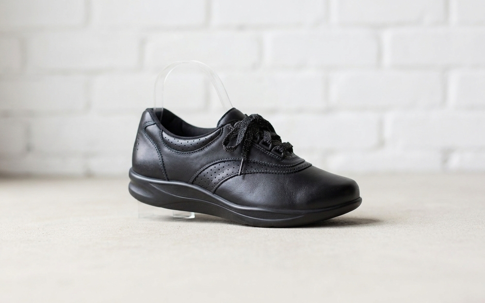 NEW SAS women's walk easy walking shoe in black leather